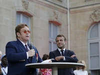 Сэр Элтон Джон награжден главным орденом Франции