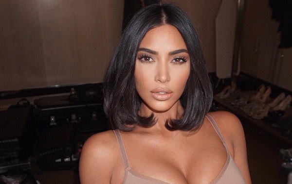 "Наряд семилетнего ребенка": Ким Кардашьян затроллили за "детский" образ