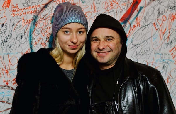 Виктор Павлик тайно развелся с женой ради 25-летней девушки - подробности