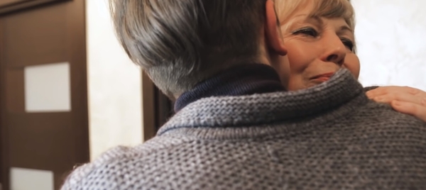 Итальянский артист перепел хит Кузьмы Скрябина о маме