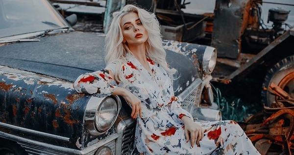 “Очень горячо“: Алина Гросу засветила пышные формы в мокром платье