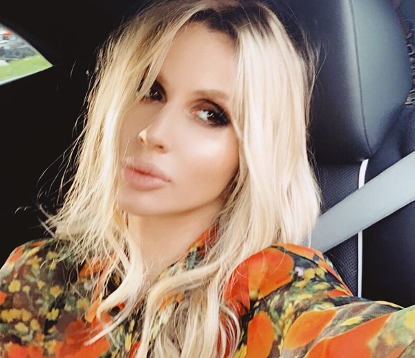 "Едем на важное событие": Лобода заинтриговала нарядным фото с дочерью