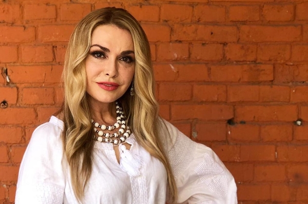 Ольга Сумская показала фото с выпускного дочки