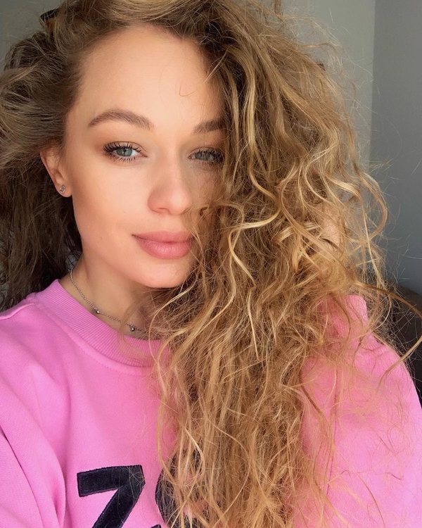 Яна Соломко представила новую песню после длительного перерыва