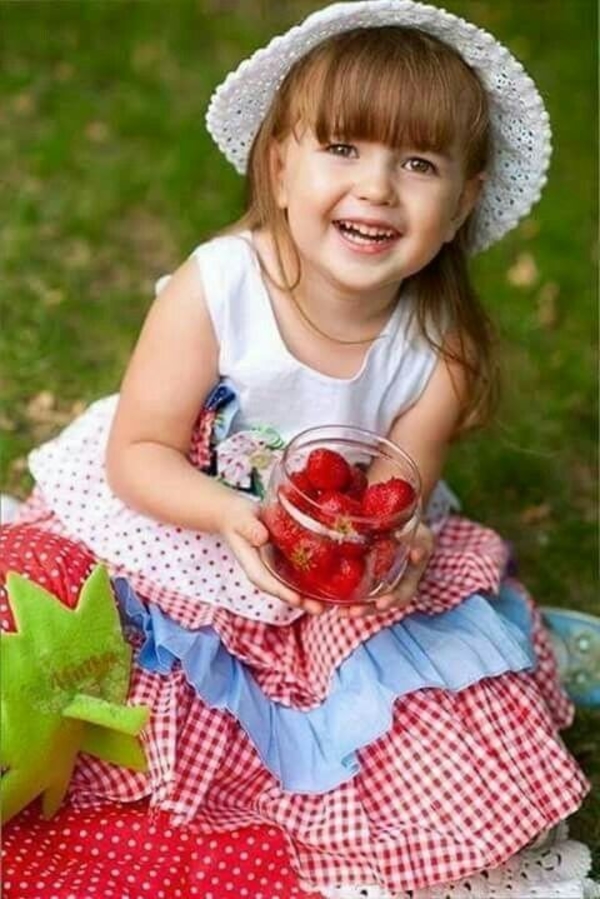 Какие ягоды можно есть детям: советы доктора Комаровского