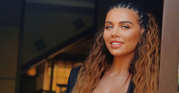 "Срам-то какой!": Анна Седокова забавно потроллила саму себя