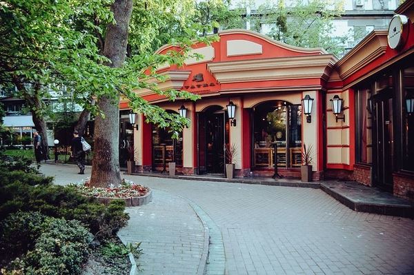 Рибай, концерт Пирожкова и компания очаровательной леди: Как провел уикенд Андрей Богдан