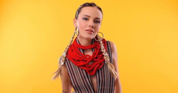 MamaRika сняла своего возлюбленного в новом клипе "Prolisky"