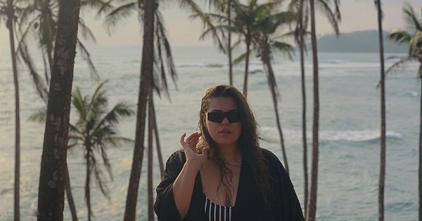 Солистка "KAZKA" показала эффектный кадр в купальнике