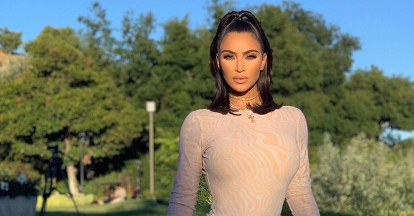 Ким Кардашьян показала фото со всеми сестрами