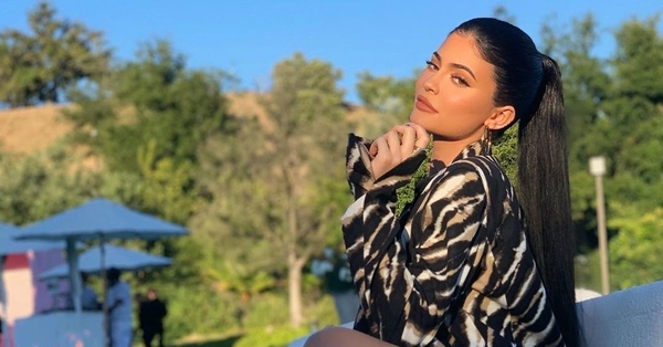 Кайли Дженнер в бикини устроила горячую фотосессию на пляже