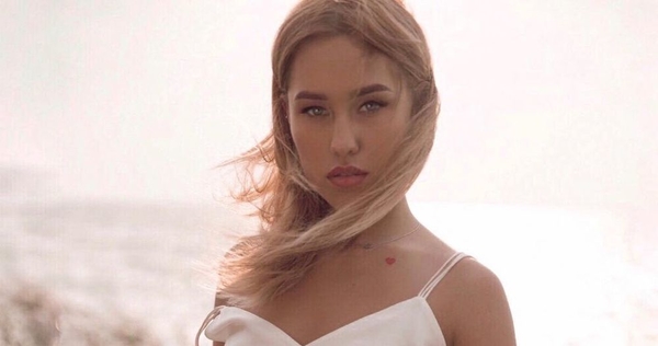 Победительница "Холостяка-9" заинтриговала снимком в свадебном платье