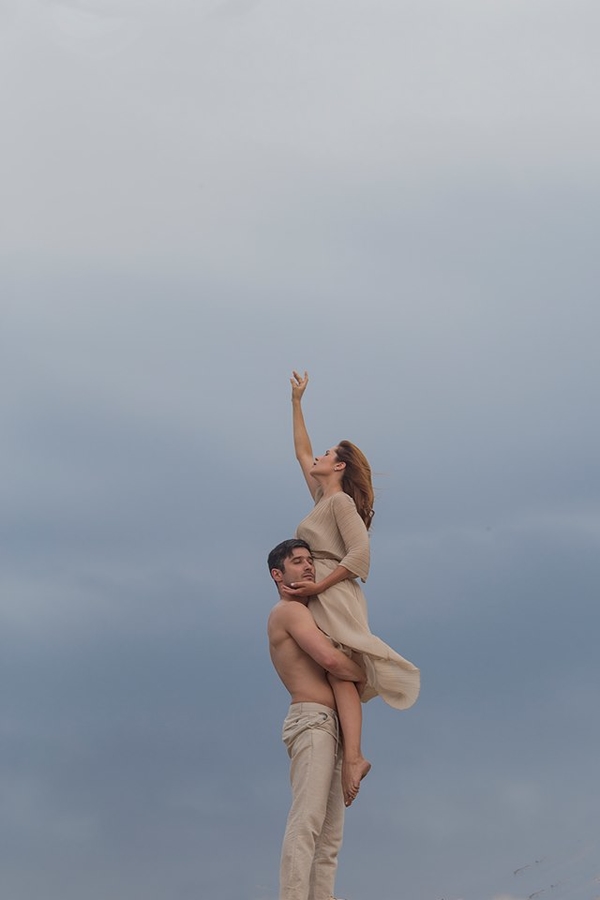 Звезда "Крепостной" снялась в страстной фотосессии с мужем