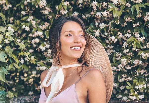 "Как подружки": Регина Тодоренко умилила Сеть снимком с мамой