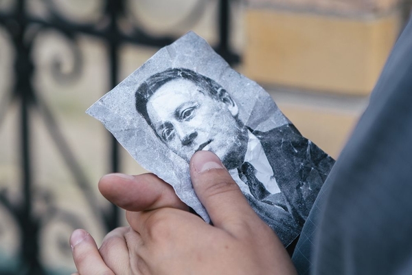 В Киеве воссоздали сцену убийства Симона Петлюры