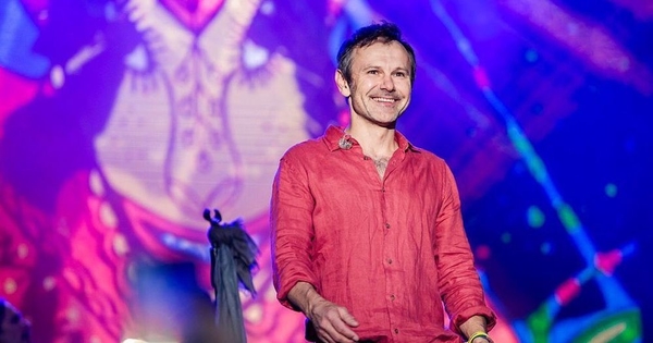 Редкое фото: Святослав Вакарчук впервые показал жену и дочку