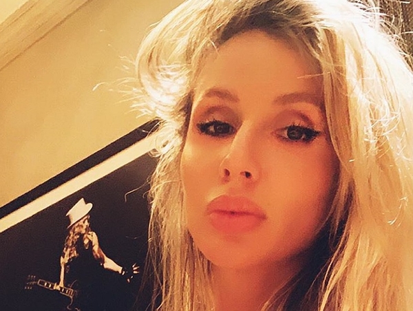 "Приняла позу": Лобода опубликовала обнаженное фото в позе йоги