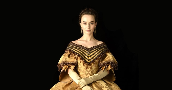 Звезда сериала "Крепостная" Ксения Мишина показала сына