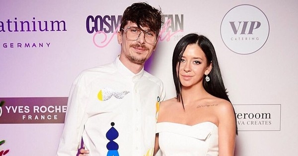 Жена Позитива похвасталась жаркой фотосессией в мини-платье