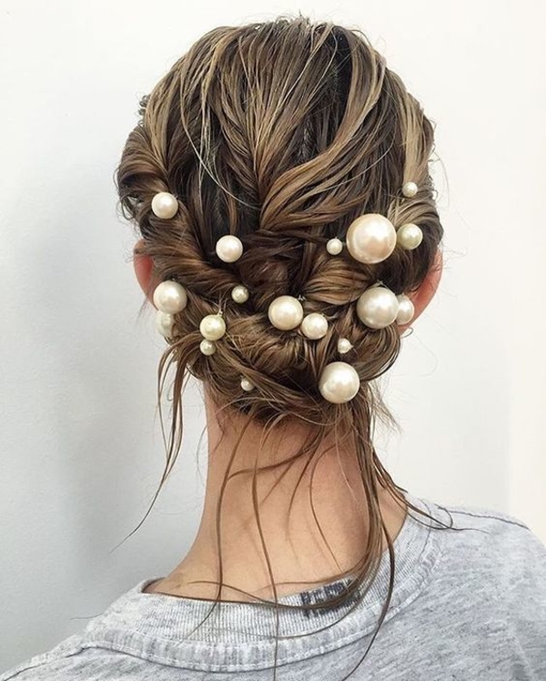 ТОП-5 вариантов причесок с большими заколками