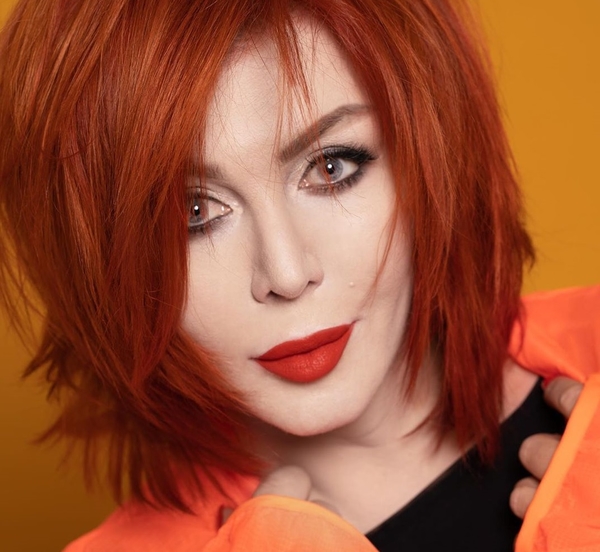 "Отчаянная женщина!": Ирина Билык оседлала электромотобайк