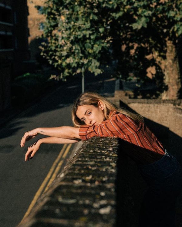 Почему кружится голова и темнеет в глазах при резких движениях