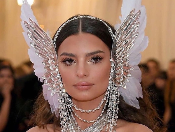 Дома в стрингах: Ратаковски похвасталась идеальной фигурой