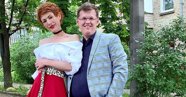 Звезда "Аферистов в Сетях" засветилась в объятиях неизвестного мужчины