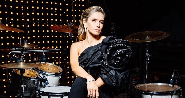 "Яркая блондинка": Вера Брежнева очаровала Сеть новым видео