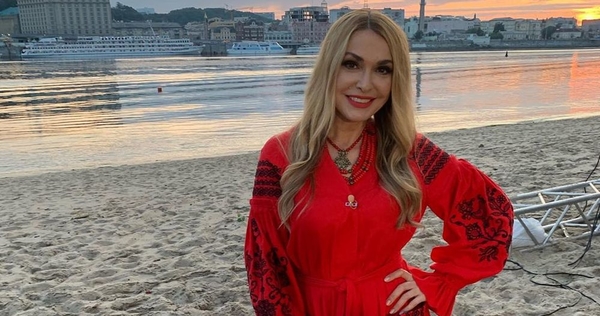 Ольга Сумская показала яркие фото с дня рождения мужа