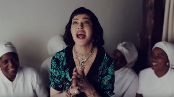 Мадонна презентовала клип на трек Batuka: видео