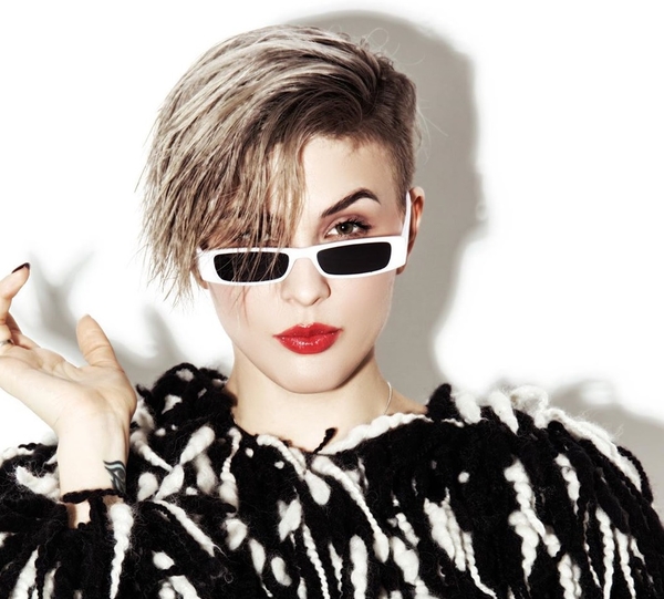 "Жаркая ночка": MARUV взбудоражила Сеть кадрами выступления