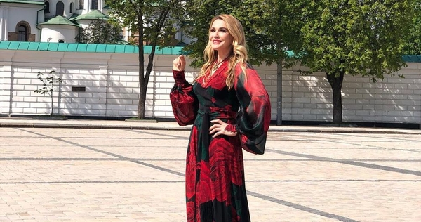 Ольга Сумская вместе с дочками украсила обложку известного глянца