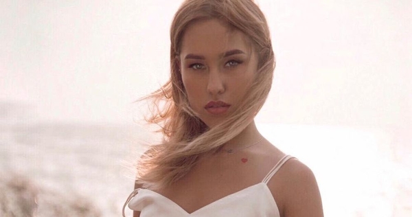 "Слишком горячо": Победительница "Холостяка" покорила Сеть пляжным фото