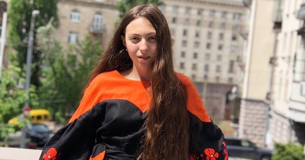 Дочь Поляковой покорила Сеть модельными фото в купальнике