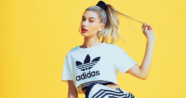 Жена Джастина Бибера похвасталась роскошным обручальным кольцом