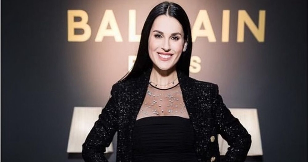 Эффектный кадр: Маша Ефросинина снялась в роскошном красном платье