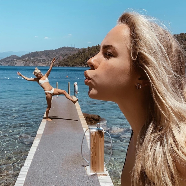 Блогер из Амстердама насмешила Сеть "неидеальными" отпускными фото