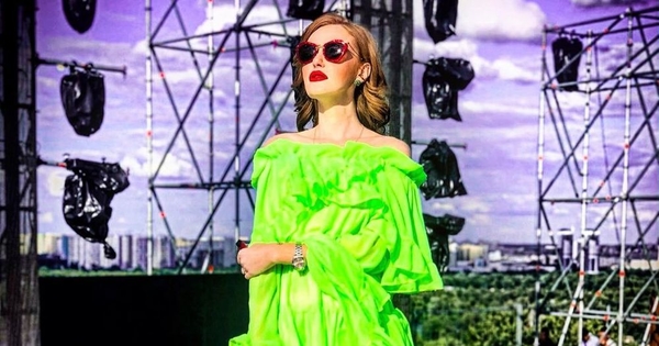 Разведенная Каминская засветилась в компании обнаженных мужчин