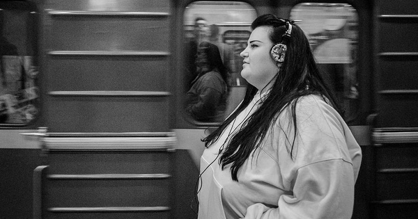 "Велика й смішна": Alyona Alyona выпустила автобиографический клип