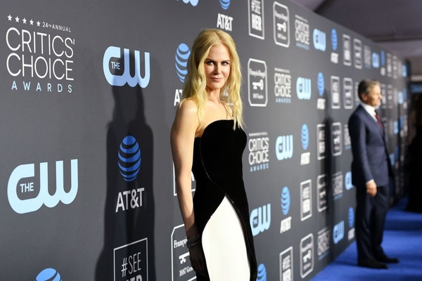 52-летняя Николь Кидман засветила грудь в прозрачном платье