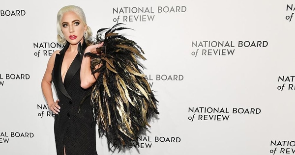 Леди Гага взбудоражила Сеть постельным фото