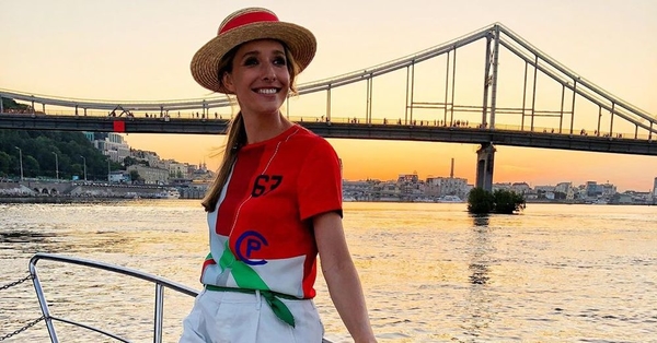 Катя Осадчая похвасталась идеальной фигурой в купальнике