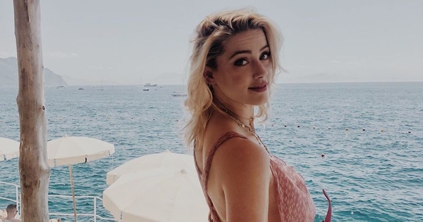 Бывшая жена Джонни Деппа показала, как выглядит без макияжа