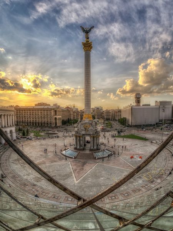 "Як тебе не любити?" Виртуальный тур по главным символам Киева