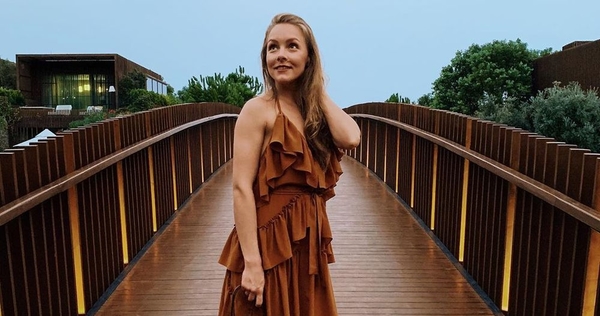 "Ух какая красивая": Алена Шоптенко засыпала Сеть снимками в купальнике