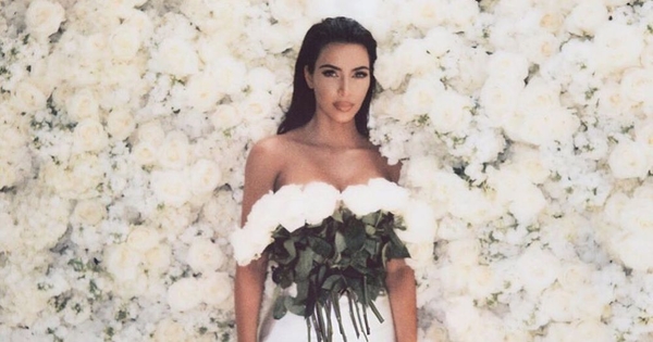 Ким Кардашьян снялась в дерзком образе для своего бренда