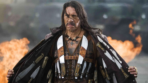 Звезда "Мачете" и "Инферно" спас ребенка из перевернутого авто