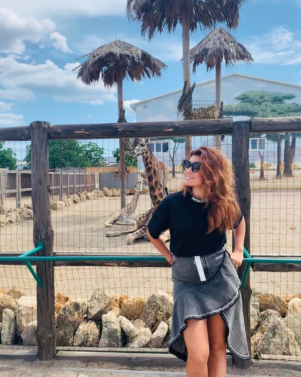 Редкий кадр: Жена Дмитрия Монатика поделилась фото в купальнике