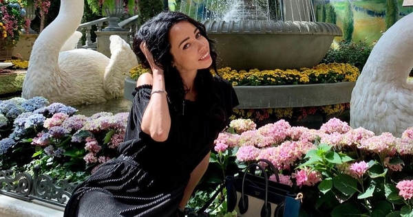 В купальнике и без макияжа: Екатерина Кухар засветилась на пляже Малибу